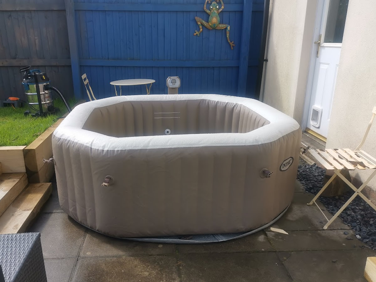 4 Person Inflatable Hot Tub